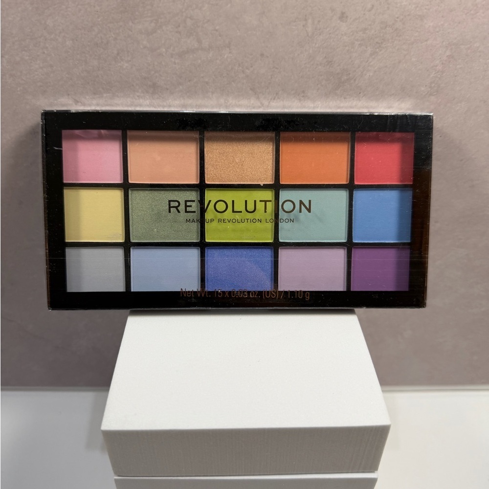 💙3/$20 Revolution Colorful Eyeshadow Palette